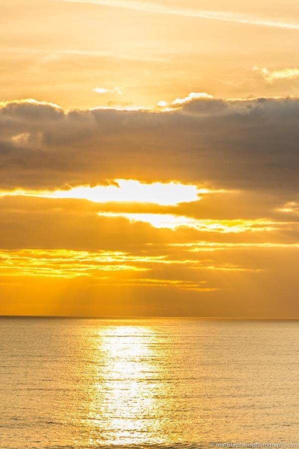 Seafront Apartment With Garden Brighton Bagian luar foto