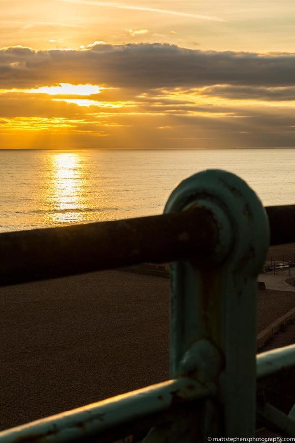 Seafront Apartment With Garden Brighton Bagian luar foto